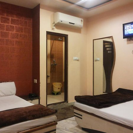 Hotel Lovely 阿杰梅尔 外观 照片