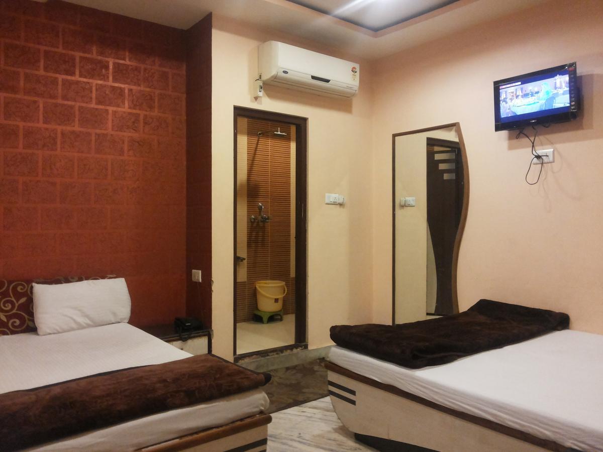 Hotel Lovely 阿杰梅尔 外观 照片
